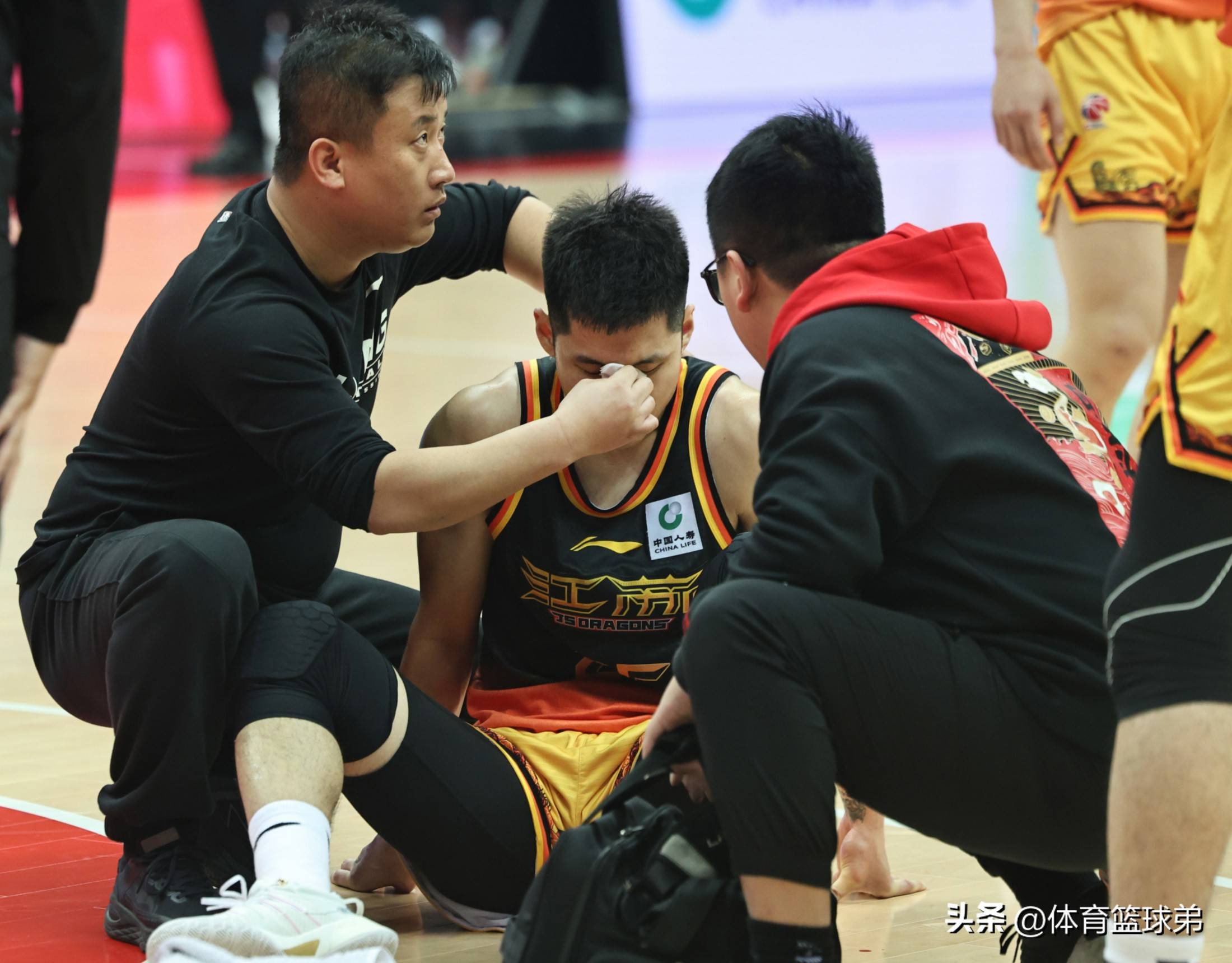 jiuyougame-关于武汉三镇发布备战花絮，赛后强势反弹，NBA常规赛任务艰巨，身体对抗强度拉满的信息